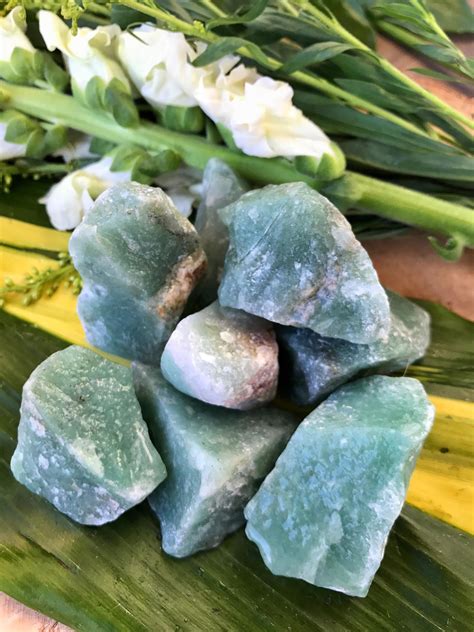 raw green aventurine crystal healing